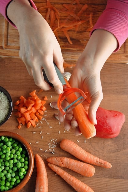 A visual guide showing how to cut fruits and vegetables into safe, finger-shaped pieces for baby-led weaning, emphasizing the importance of size and shape to prevent choking.
