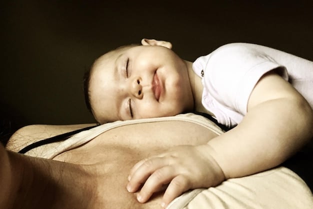 Weighted Sleep Sack vs. Swaddle: Which is Best for My Baby?