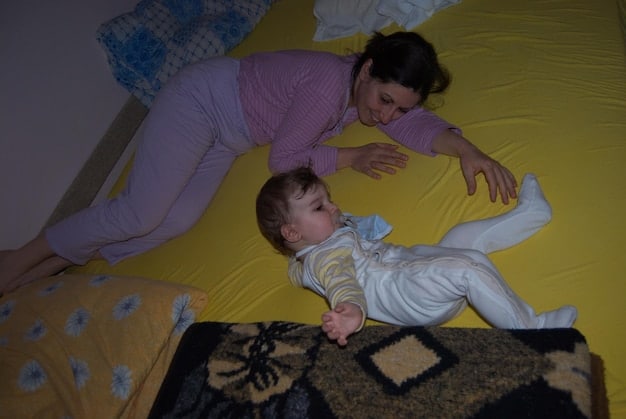 A split-screen image, with one side showing an overtired, cranky baby and the other side showing a rested, happy baby, illustrating the difference adequate nap time can make in a baby's demeanor.